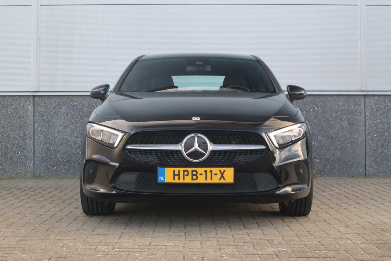 Mercedes-Benz A-KLASSE 250 e Luxury / SOH 93% / 19inch / Sfeer verlichting / Widescreen / Camera / Carplay /