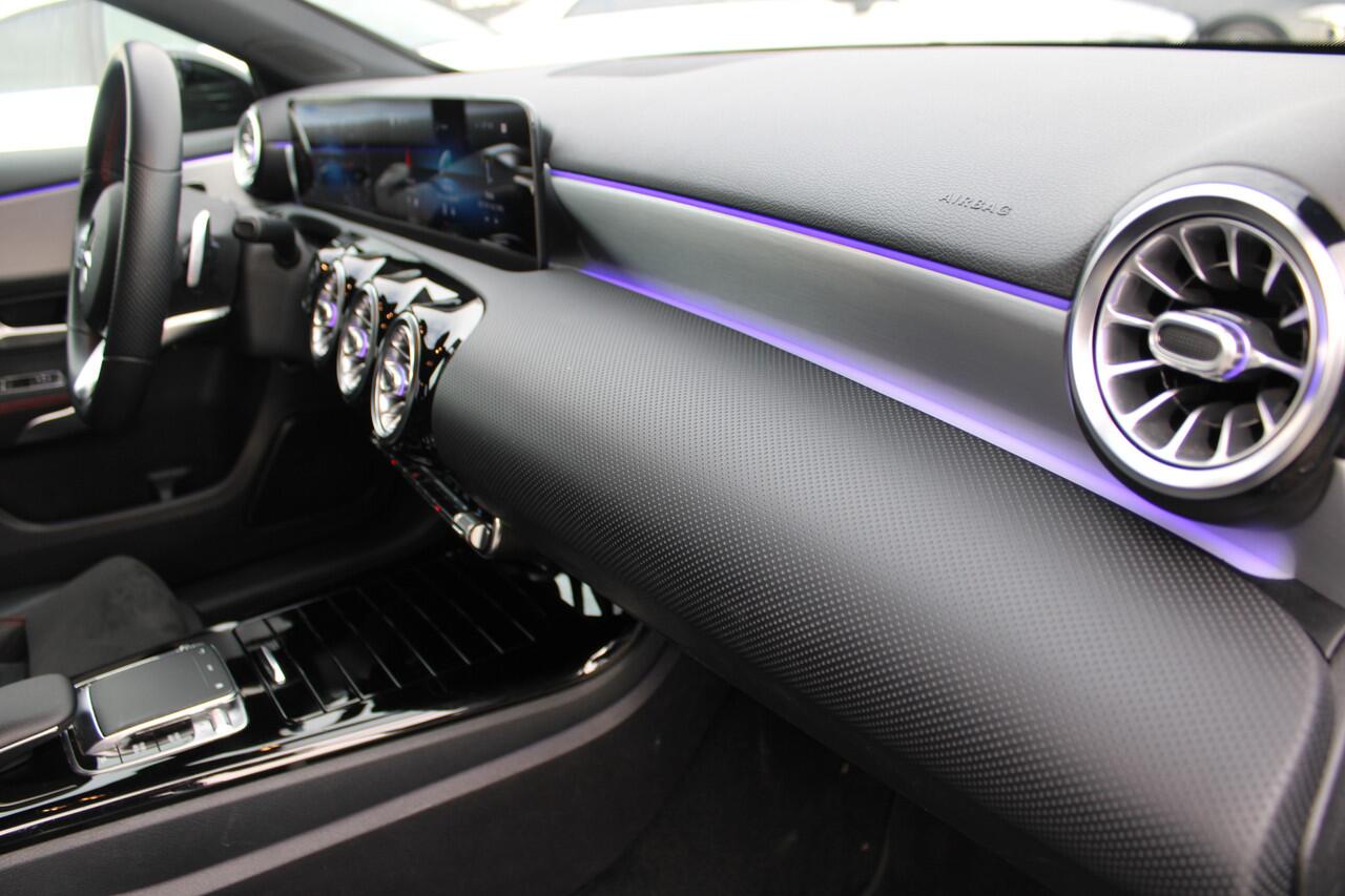 Mercedes-Benz A-KLASSE 220 AUT7 AMG LINE NIGHT PAKKET SFEER CARPLAY KEY-LESS NL AUTO