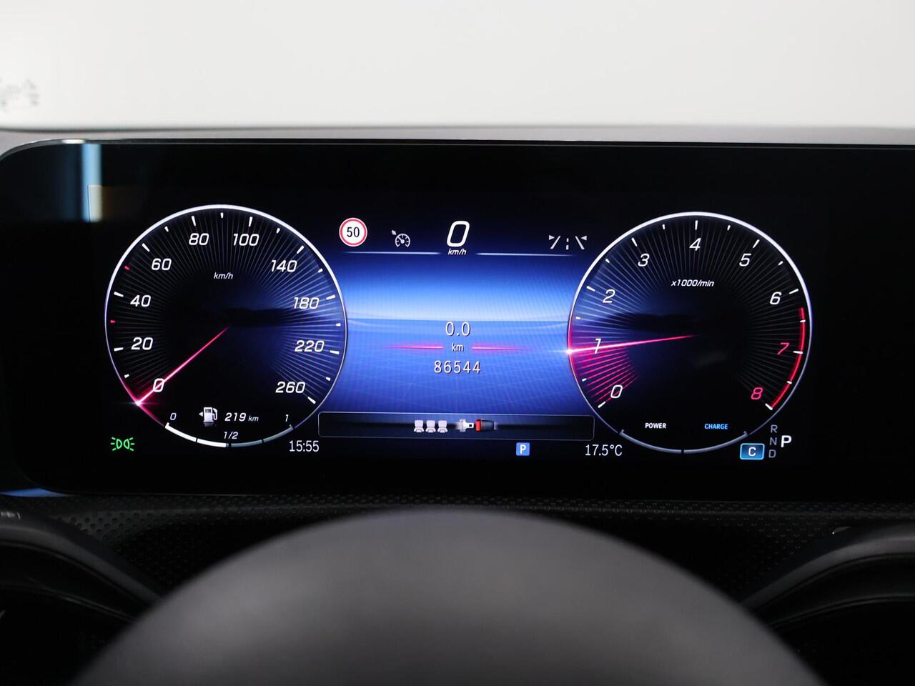 Mercedes-Benz A-KLASSE 180 AMG Line | Panoramadak | Premium pack | Multibeam | Stoelverwarming | Night pakket |