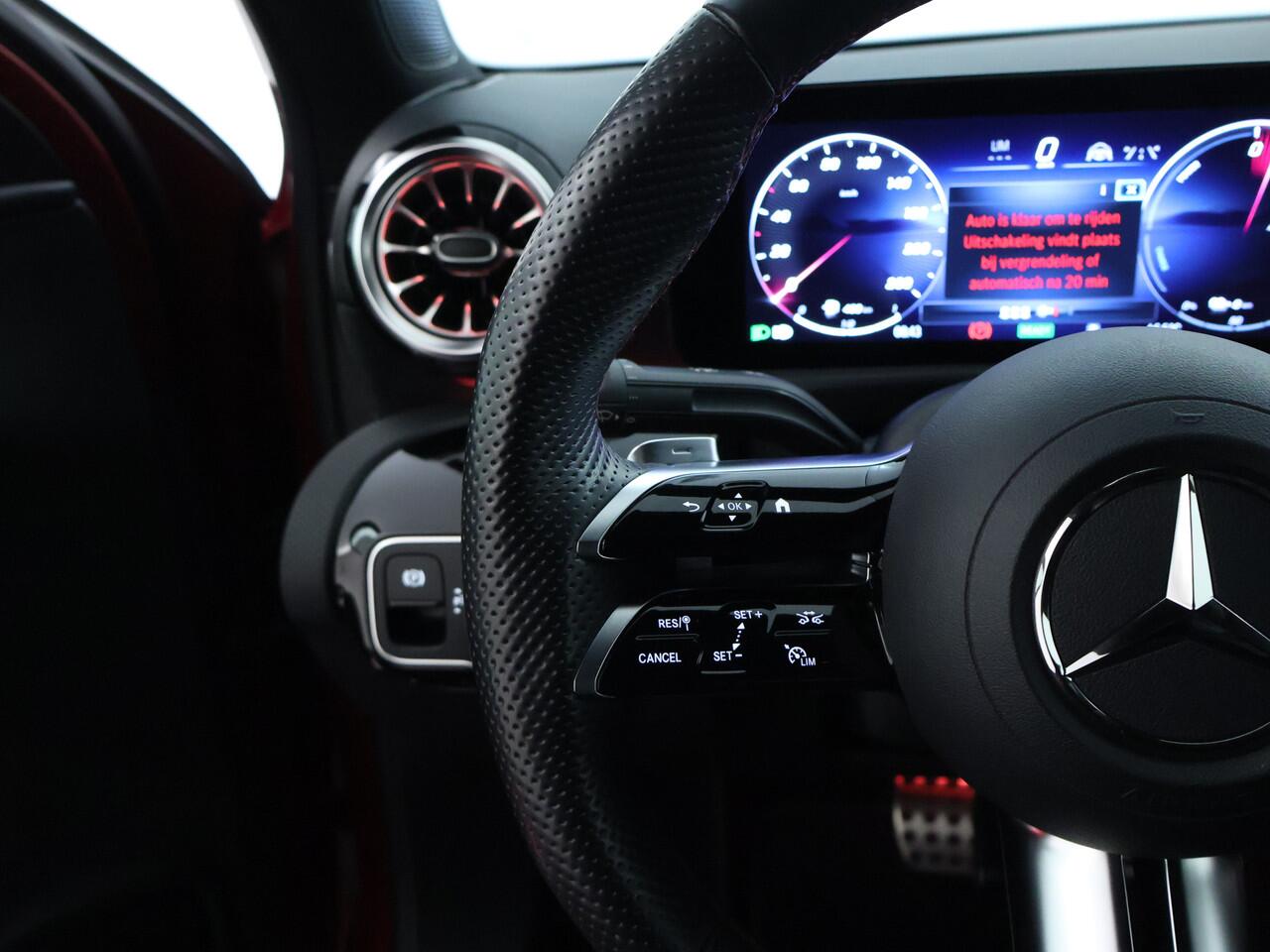 Mercedes-Benz A-KLASSE 250 e AMG Nightpakket | Distronic | Keyless Go | Augmented Reality | Sfeerverlichting | Parkeerpakket met Camera | Inclusief 24 maanden Mercedes-Benz Certified garantie voor Europa.