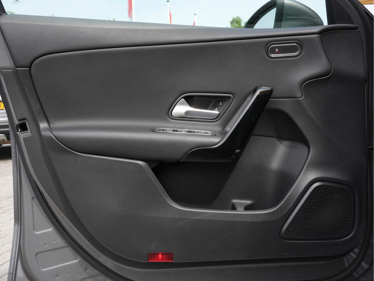 Mercedes-Benz A-KLASSE 180 Business Solution Automaat | Navigatie | Android/Apple Carplay