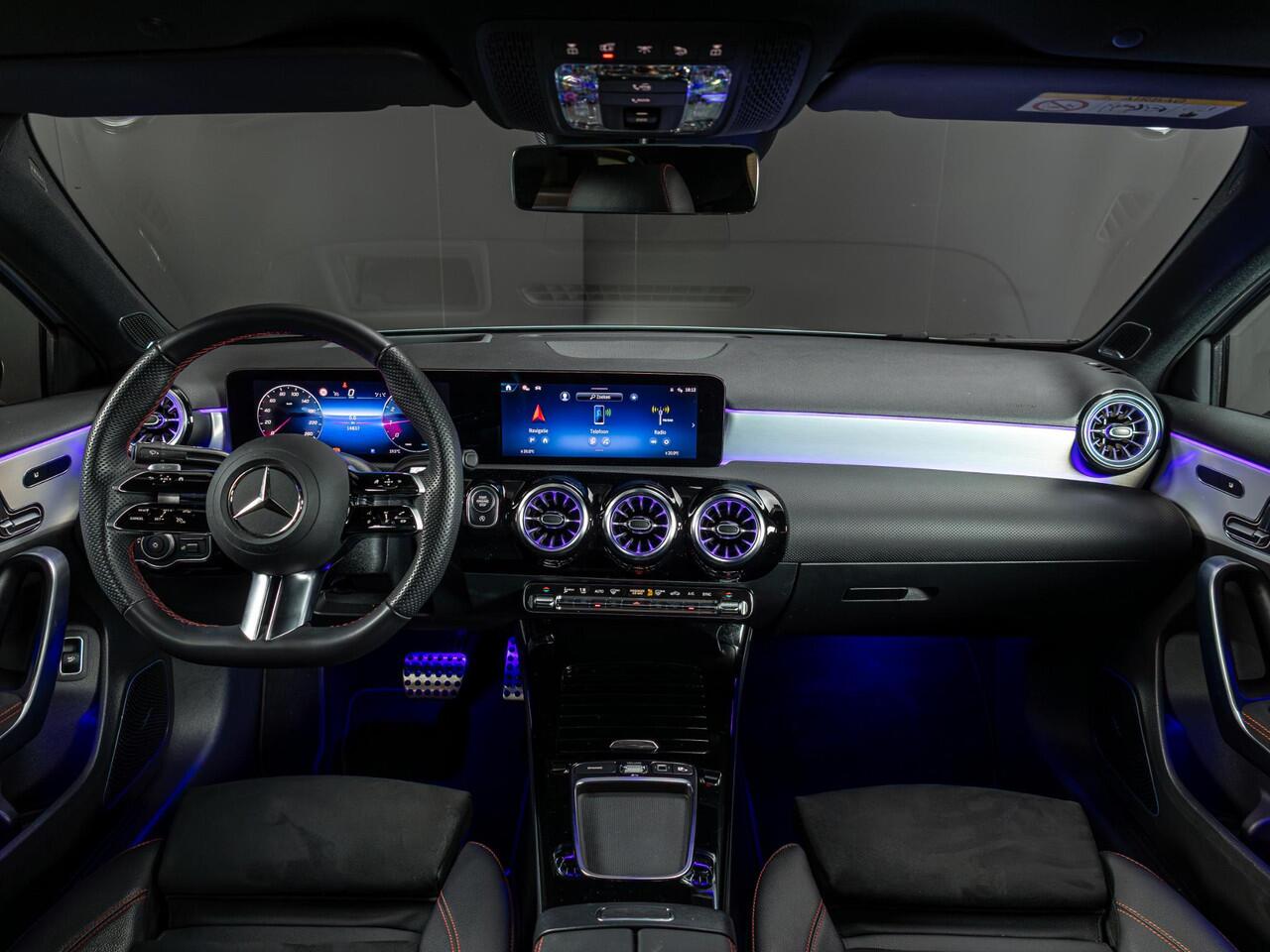 Mercedes-Benz A-KLASSE Limousine 180 Star Edition AMG Line PLUS Panorama dak