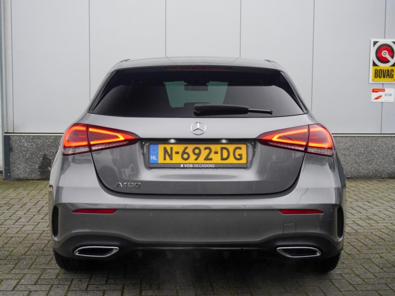 Mercedes-Benz A-KLASSE 180 Bns-Solution AMG Widescreen | Sfeerverlichting | Camera | Le