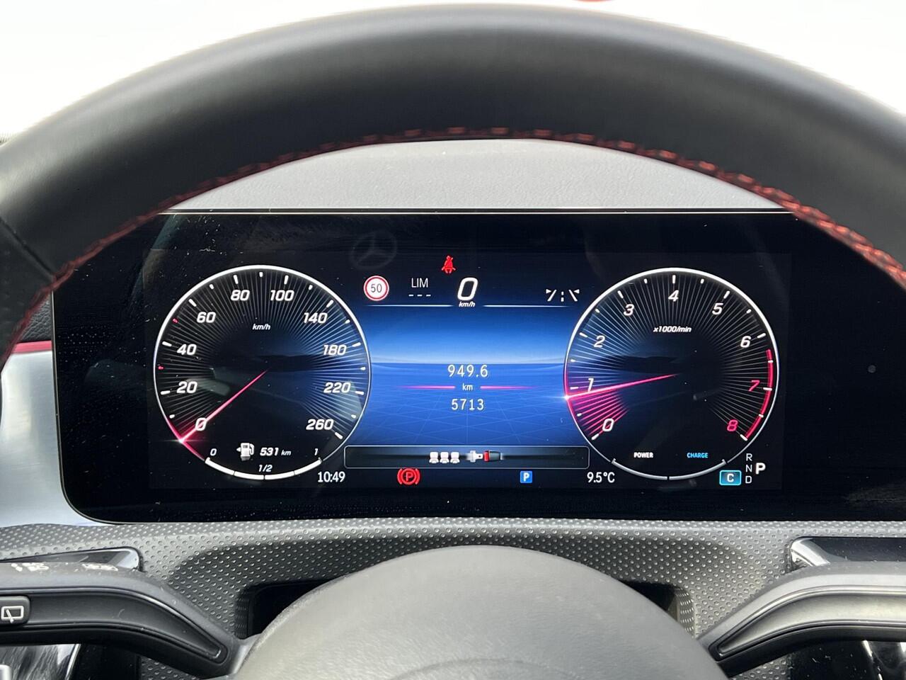 Mercedes-Benz A-KLASSE 180 AMG Line | Panoramadak | MULTIBEAM LED Koplampen | Dodehoekassistent | Advanced Sound System | Apple CarPlay | Android Auto | Augmented Reality voor Navigatie | Donkergetint Glas Achter | Sfeerverlichting | Stoelverwarming