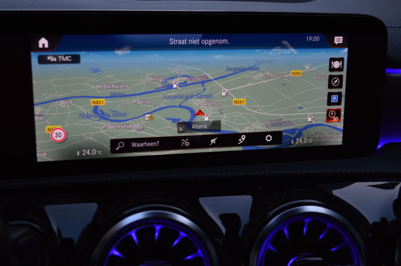 Mercedes-Benz A-KLASSE 250 e AMG Led Panorama Memory Distronic Head-Up Camera Night Pdc