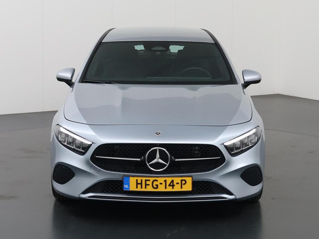 Mercedes-Benz A-KLASSE 180 Star Edition | Thermotronic | Trekhaak | Apple Carplay | Stoelverwarming | Widescreen |