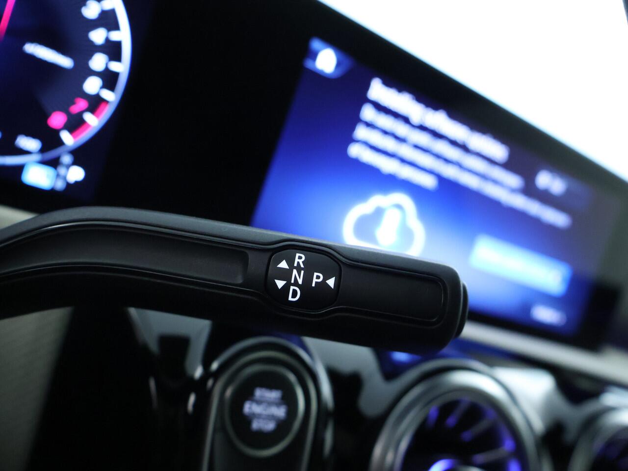 Mercedes-Benz A-KLASSE 250 e Plug-In Hybride | Progressive Line Advanced Plus | Night Pakket | Trekhaak | Dodehoek Assist | 360°-Camera | Panorama Schuif-Kanteldak | Inclusief 24 maanden MB Certified garantie voor Europa.