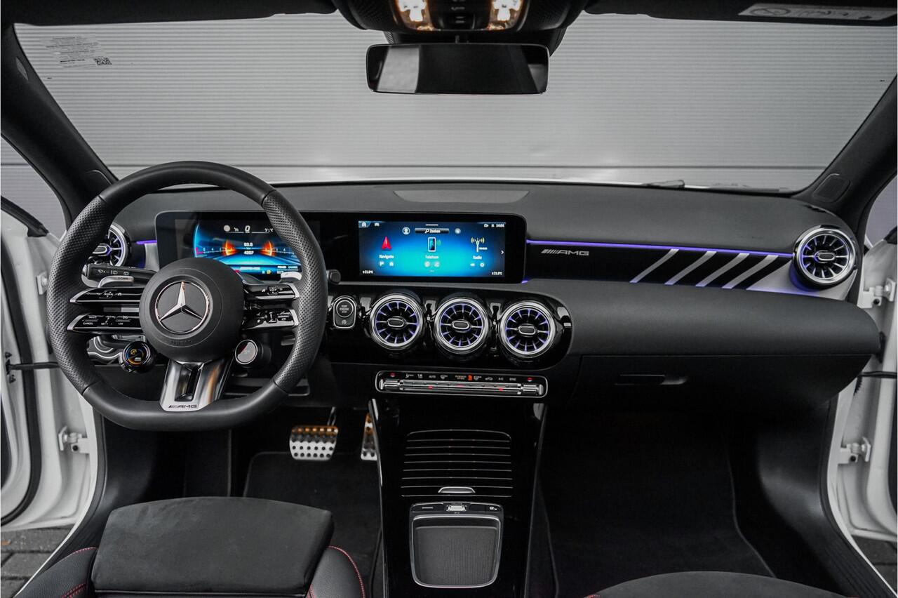 Mercedes-Benz A-KLASSE AMG 35 4MATIC Night Pano 360° Nieuwstaat