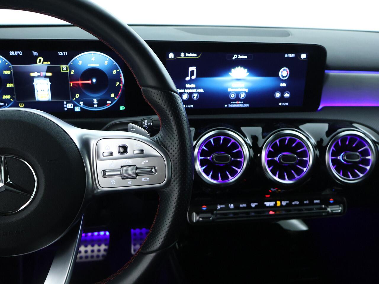 Mercedes-Benz A-KLASSE 180 AMG Limousine | NIGHT pakket | Sfeerverlichting | Spiegel pakket | Parkeer pakket + achter camera Inclusief 24 maanden MB Certified garantie voor Europa.