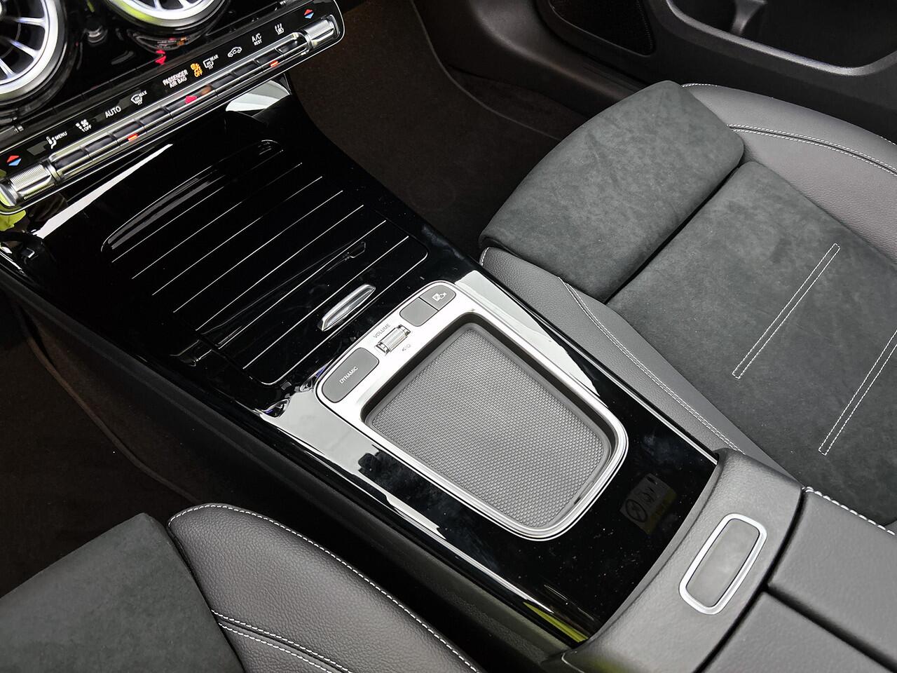 Mercedes-Benz A-KLASSE 250 e Business Solution AMG | AMG Line Plus pakket | Antidiefstalpakket URBAN GUARD PLUS | Smartphone-integratie | Head-up display | Panoramaschuifdak | Nightpakket | Sierdelen aluminium |