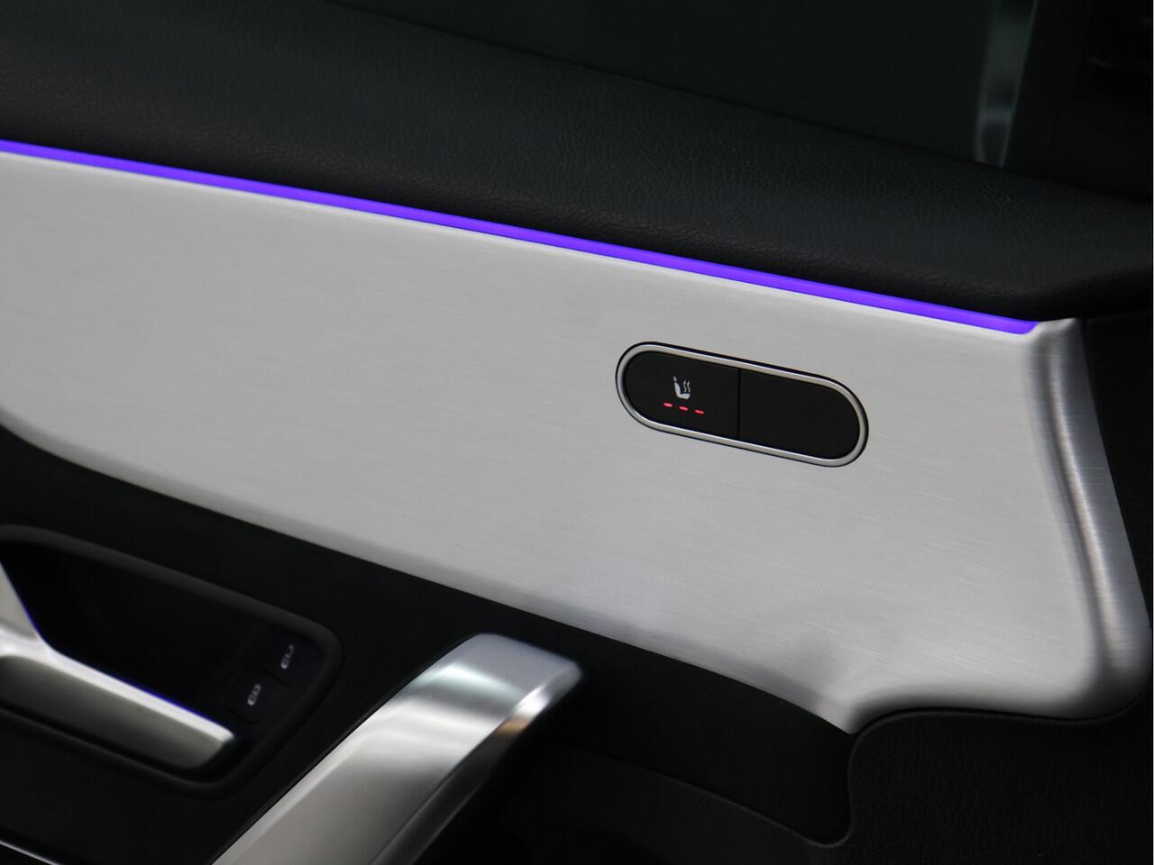 Mercedes-Benz A-KLASSE 250 e Business Solution AMG Limited [TREKHAAK AFNEEMBAAR, CAMERA, SFEERVERLICHTING, STOELVERWARMING, BLUETOOTH, CRUISE, CLIMATE, NIEUWSTAAT]