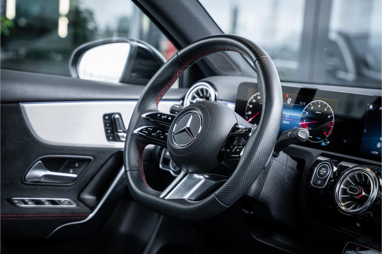 Mercedes-Benz A-KLASSE A180 AMG Line - Panorama | Memory | Burmester | 360 Camera | Elek. Trekhaak