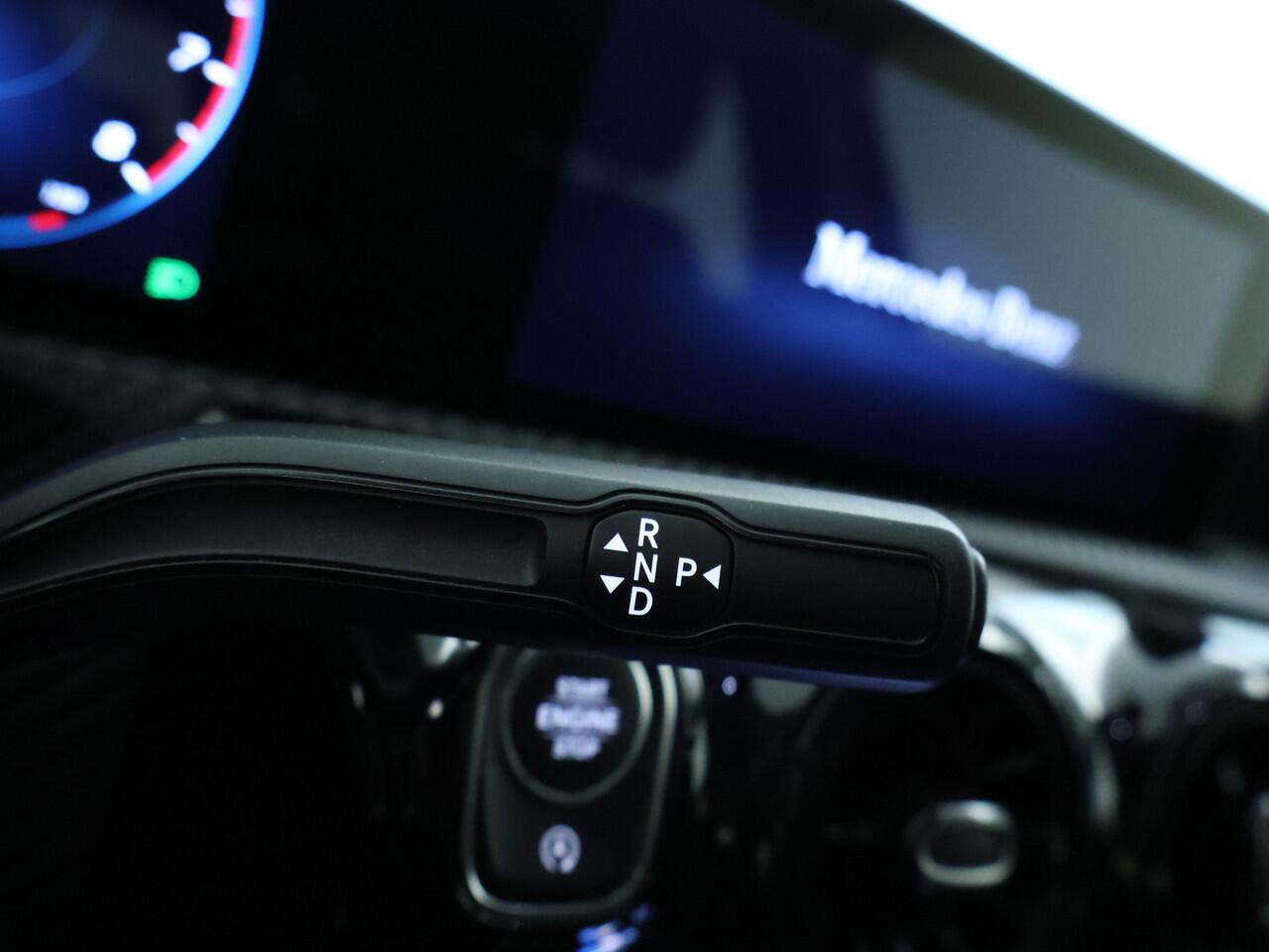 Mercedes-Benz A-KLASSE 180 Business Solution | Led koplampen | Stoelverwarming | Achteruitrijcamera | Elektrisch inklapbare buitenspiegels | Apple CarPlay. Inclusief 24 maanden MB Certified garantie voor Europa.