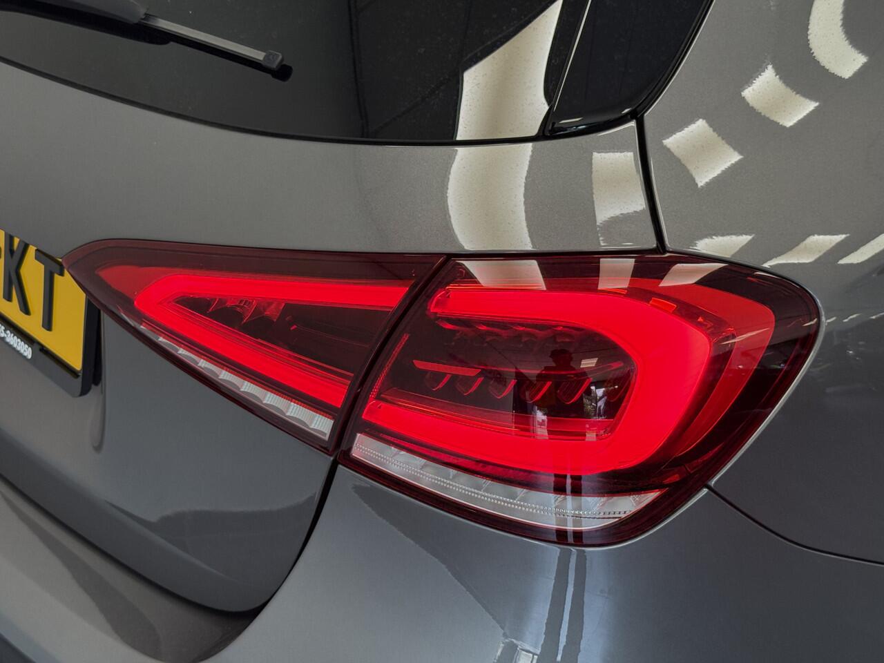 Mercedes-Benz A-KLASSE 180 Business Solution AMG Cruise/CLimate panoramadak PDC Multibeam LED NAP 24 maanden garantie mogelijk (*vraag naar de voorwaarden)