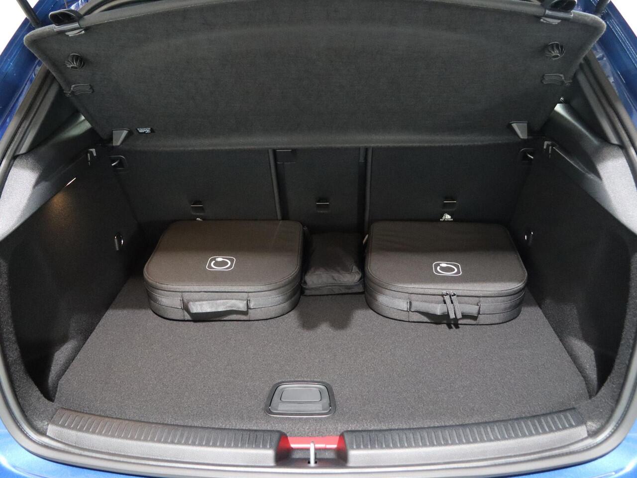 Mercedes-Benz A-KLASSE 250e Star Edition AMG Line | Panoramaschuifdak | Night | 19 inch AMG-velgen | Achteruitrijcamera