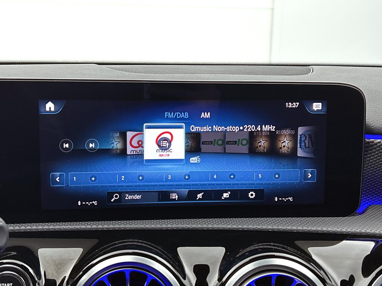 Mercedes-Benz A-KLASSE 180 Business Solution Luxury Ledkoplampemn | Sfeerverlichting | Achteruitrijcamera | Stoelverwarming Voor | Spiegelpakket. Inclusief 24 maanden MB Certified garantie voor Europa.