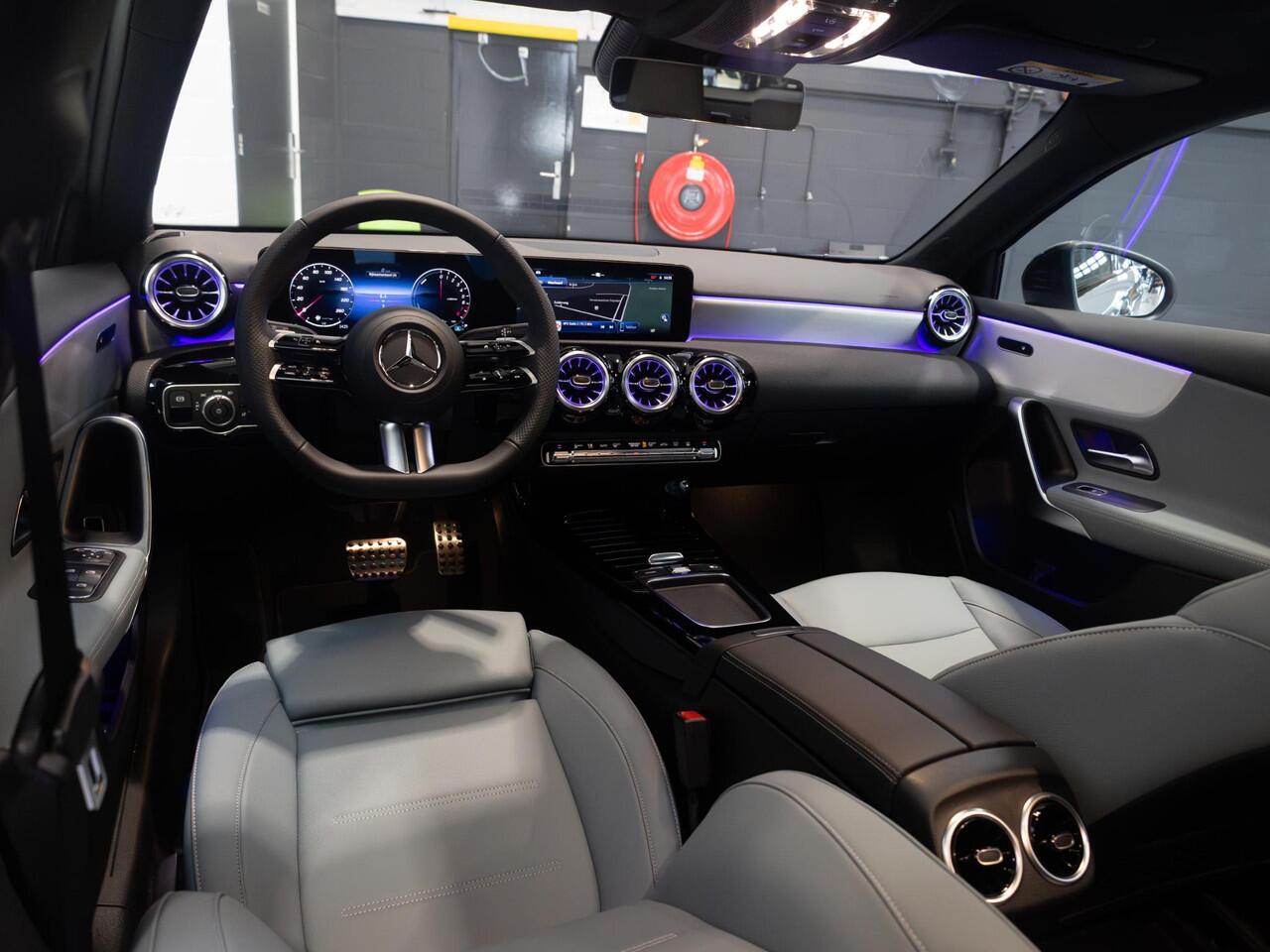 Mercedes-Benz A-KLASSE Hatchback 250 e Star Edition AMG Line Panorama dak