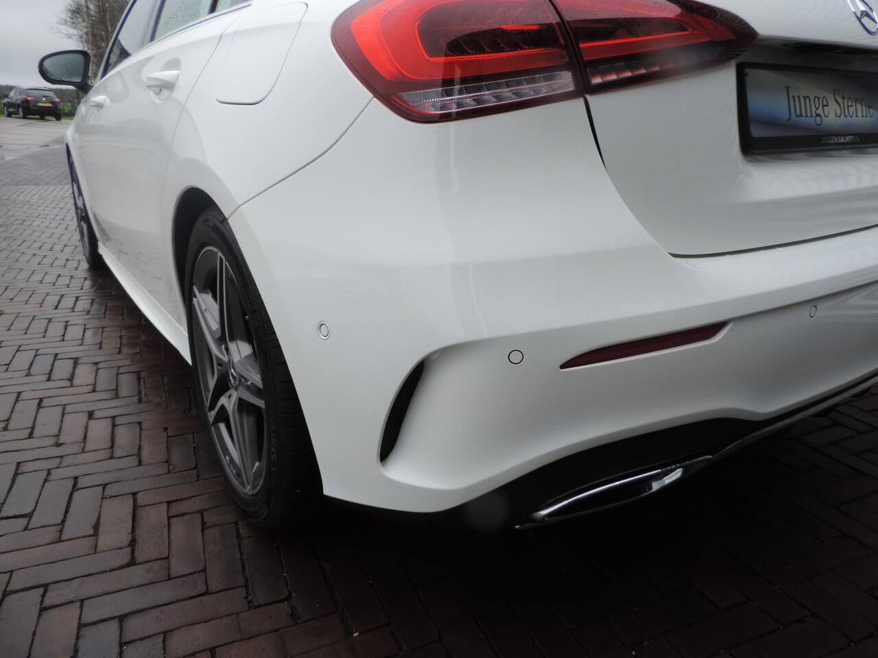 Mercedes-Benz A-KLASSE 180 Business Solution AMG Upgrade auto is nieuw zeer mooi