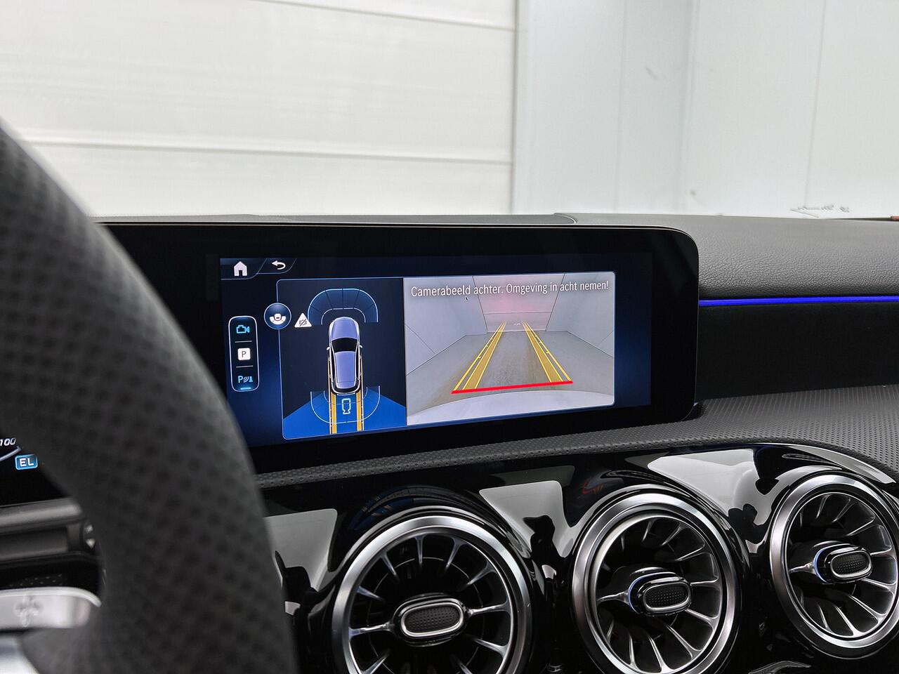 Mercedes-Benz A-KLASSE 250 e Business Solution AMG | Nightpakket | Smartphone-integratie | Multibeam LED | Panoramaschuifdak | Stoelverwarming voor | Extra USB-poorten | KEYLESS GO |
