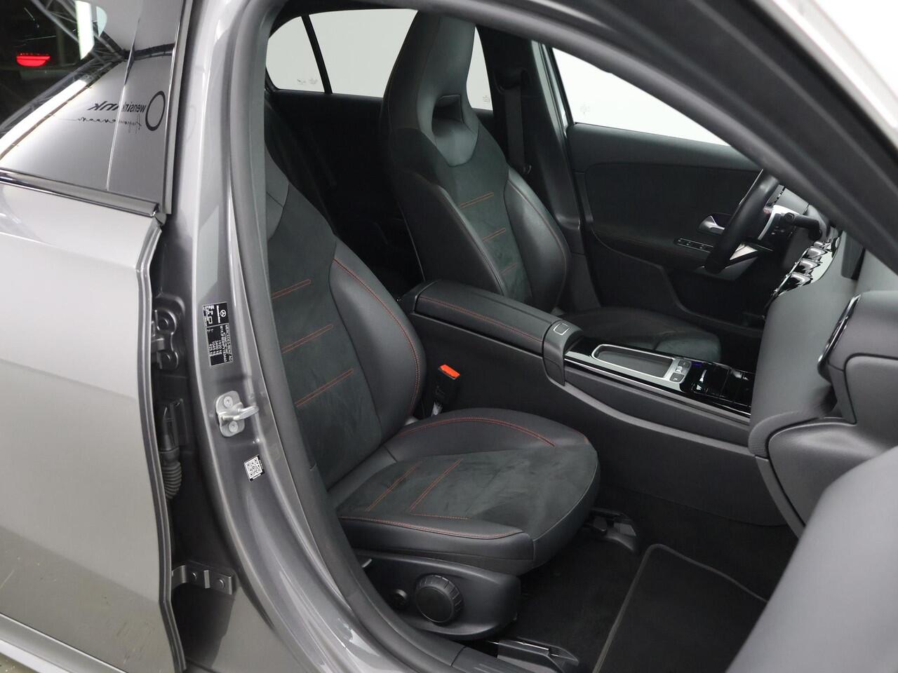 Mercedes-Benz A-KLASSE 180 AMG Line | Premium pack | Night pakket | Panoramadak | Stoelverwarming |