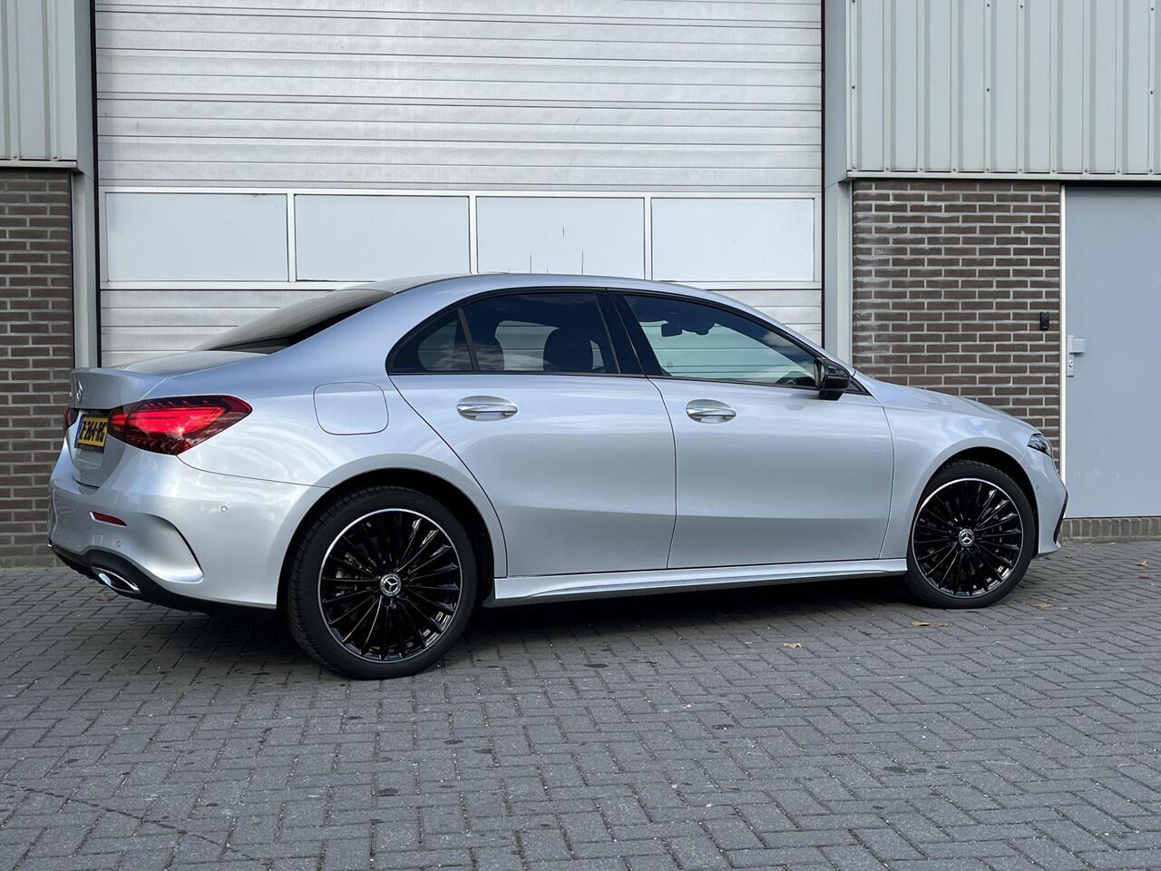 Mercedes-Benz A-KLASSE Limousine 250 e AMG Line | Night Pakket | Panoramadak | Premium Pakket | Multibeam LED Koplampen | Dodehoekassistent | Advanced Sound System | Apple CarPlay | Android Auto | Sfeerverlichting | Stoelverwarming | Achteruitrijcamera