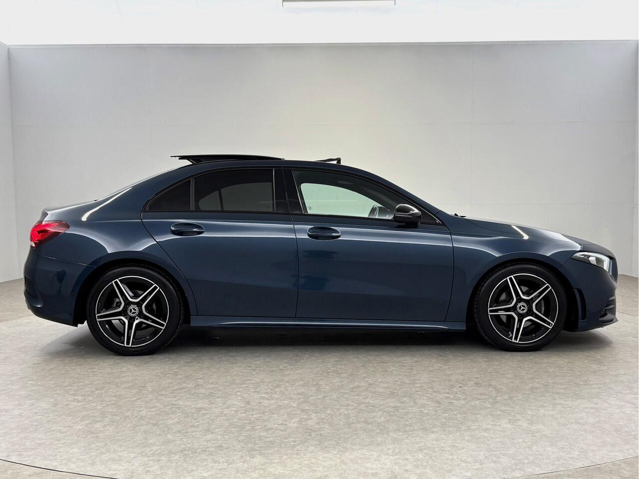 Mercedes-Benz A-KLASSE 180 AMG | Pano | Sfeerverl. | Virtual | Camera | Carplay | LED | NAP