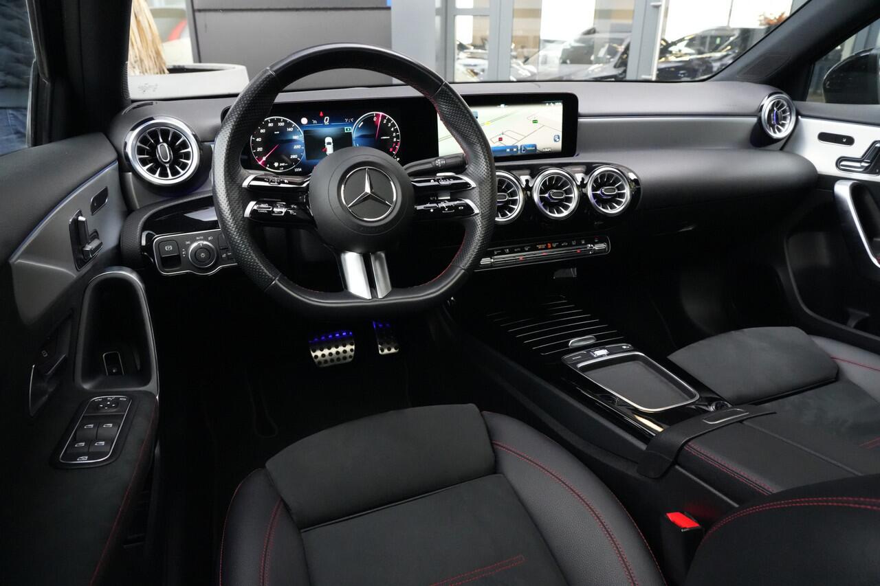 Mercedes-Benz A-KLASSE 250 e AMG Line 218pk Panoramadak/Navigatie/Camera