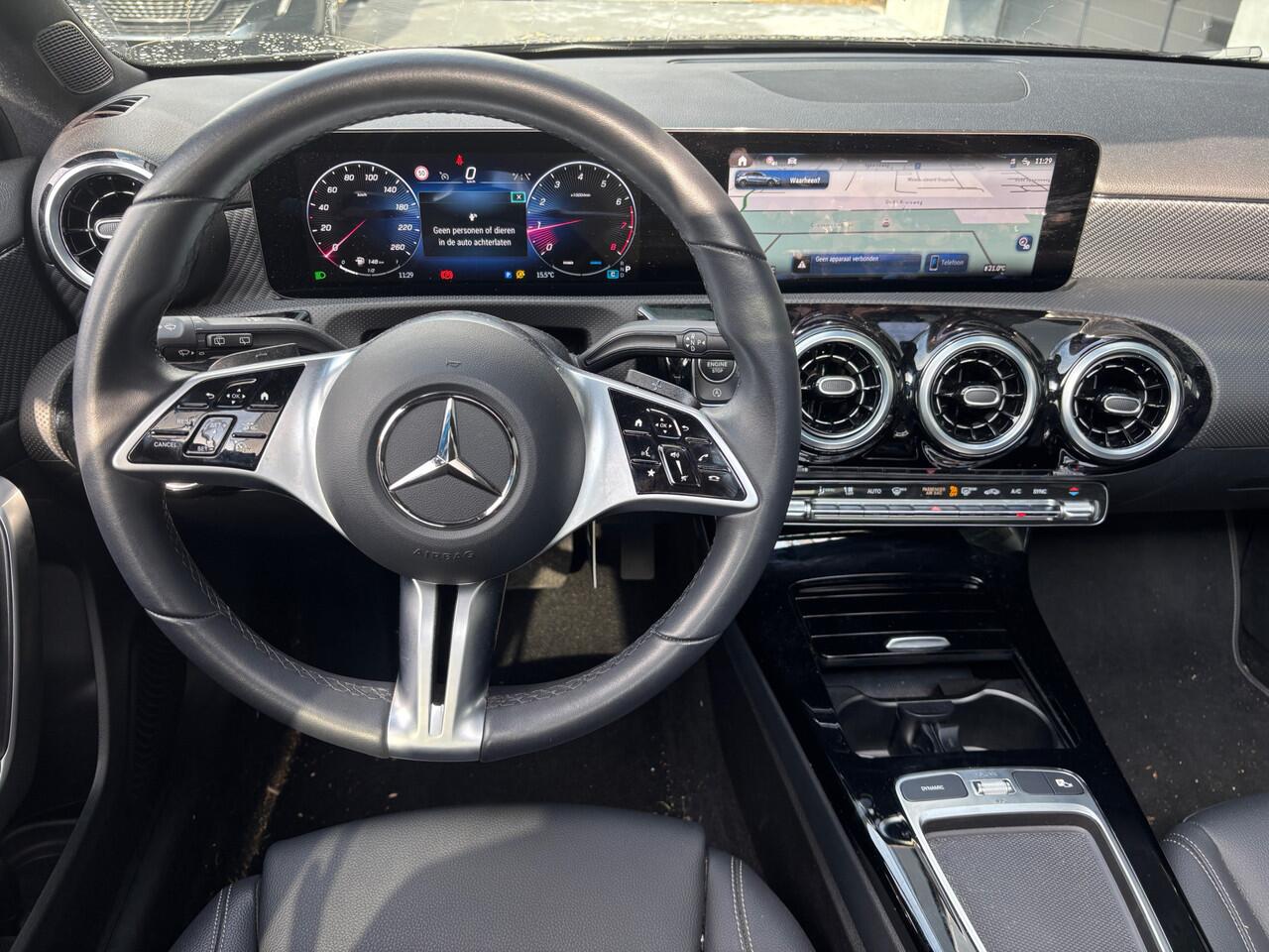Mercedes-Benz A-KLASSE 180 Star Edition AMG Line Pano Camera