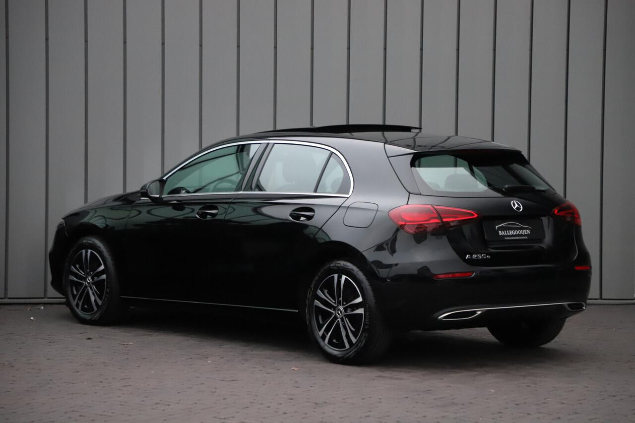 Mercedes-Benz A-KLASSE 250e Business Solution | 218PK | Pano | Multibeam | Widescreen | Stoel/Stuurwielverw. | Distronic+ | Standkachel | 2024.