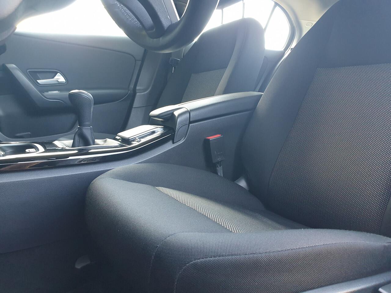 Mercedes-Benz A-KLASSE 160 Business Solution DIG.COCKPIT/NAVI/PDC/LED/LMV