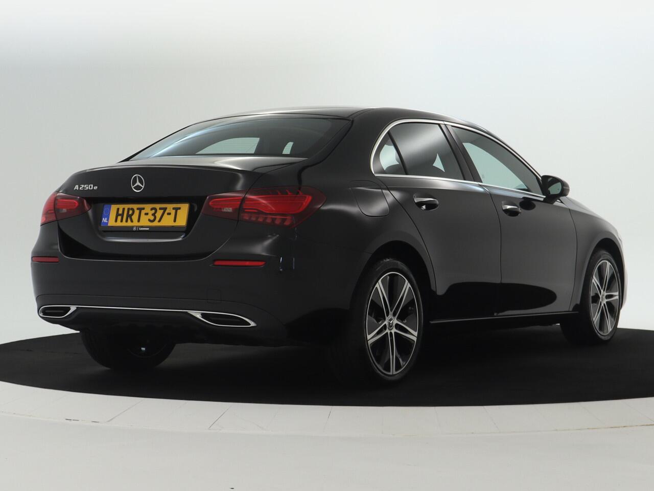 Mercedes-Benz A-KLASSE 250 e Sedan Plug-In Hybride | Progressive Line Advanced Plus | 18 Inch LM velgen | 11 kW Laden | Dodehoek Assist | Stuur en Stoelverwarming | Inclusief 24 maanden MB Certified garantie voor Europa.