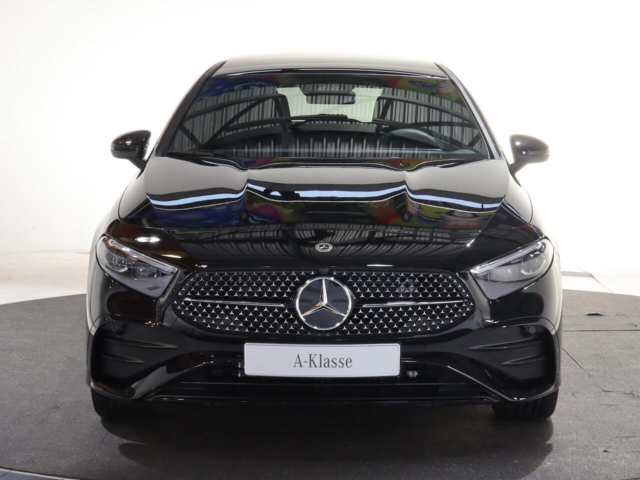 Mercedes-Benz A-KLASSE 250e Business Solution AMG | Panoramaschuifdak | Stoelverwarming | Achteruitrijcamera | MULTIBEAM LED | 19"inch AMG velgen |