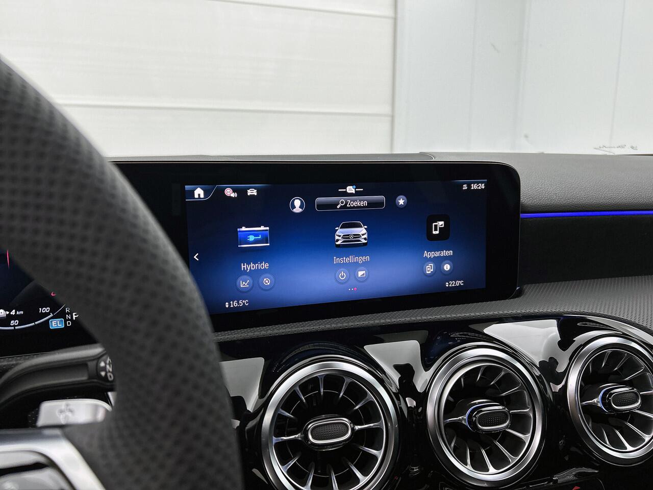 Mercedes-Benz A-KLASSE 250 e Business Solution AMG | Nightpakket | Smartphone-integratie | Multibeam LED | Panoramaschuifdak | Stoelverwarming voor | Extra USB-poorten | KEYLESS GO |