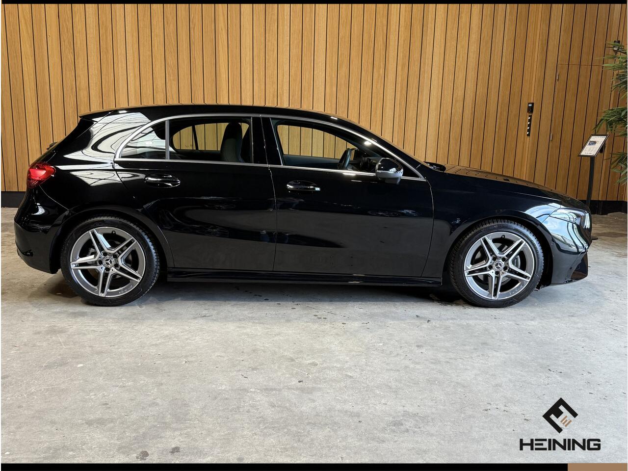 Mercedes-Benz A-KLASSE 180 Star Edition AMG Line. Stoelverwarming. Apple-carplay. Camera Hollandse auto met NAP