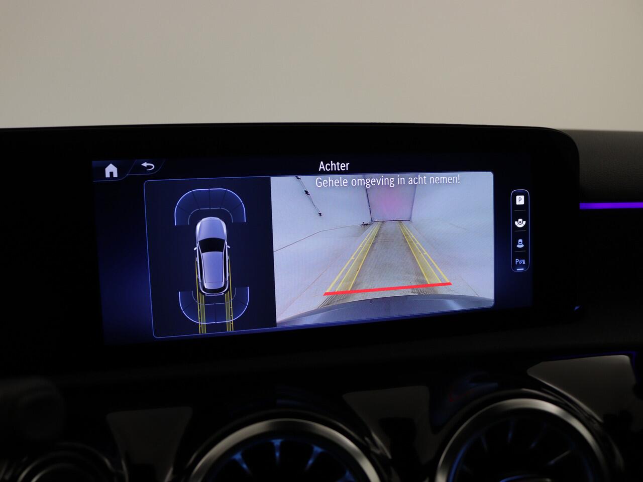 Mercedes-Benz A-KLASSE 250 e AMG Line | Nightpakket | Premium Pack | Distronic | KEYLESS GO | Dodehoekassistent | Sfeerverlichting | Verwarmde stoelen vooraan | Achteruitrijcamera | 19 inch AMG velgen |