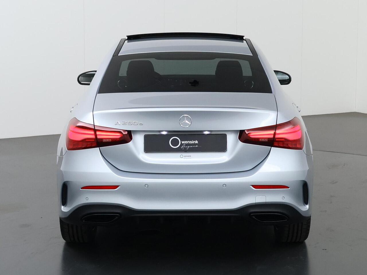 Mercedes-Benz A-KLASSE 250e Limousine Business Solution AMG | Plus pakket | Panorama-schuifdak | Headup display | Memory stoelen | 360* camera