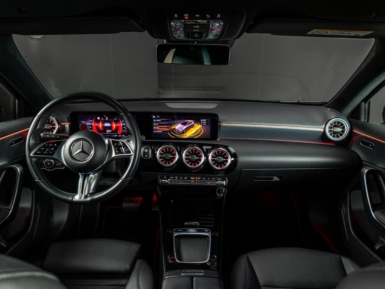 Mercedes-Benz A-KLASSE Hatchback 180 Luxury Line Panorama dak