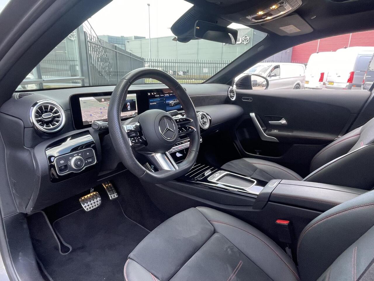 Mercedes-Benz A-KLASSE 250 e AMG | Panoramadak