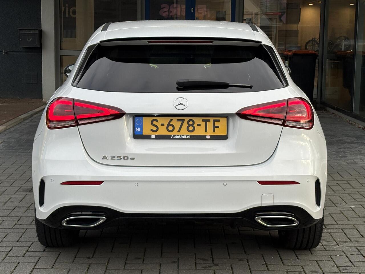 Mercedes-Benz A-KLASSE 250 e Business Solution AMG Limited | Wegklapbare trekhaak | Stoelverwarming | Half leder | Camera