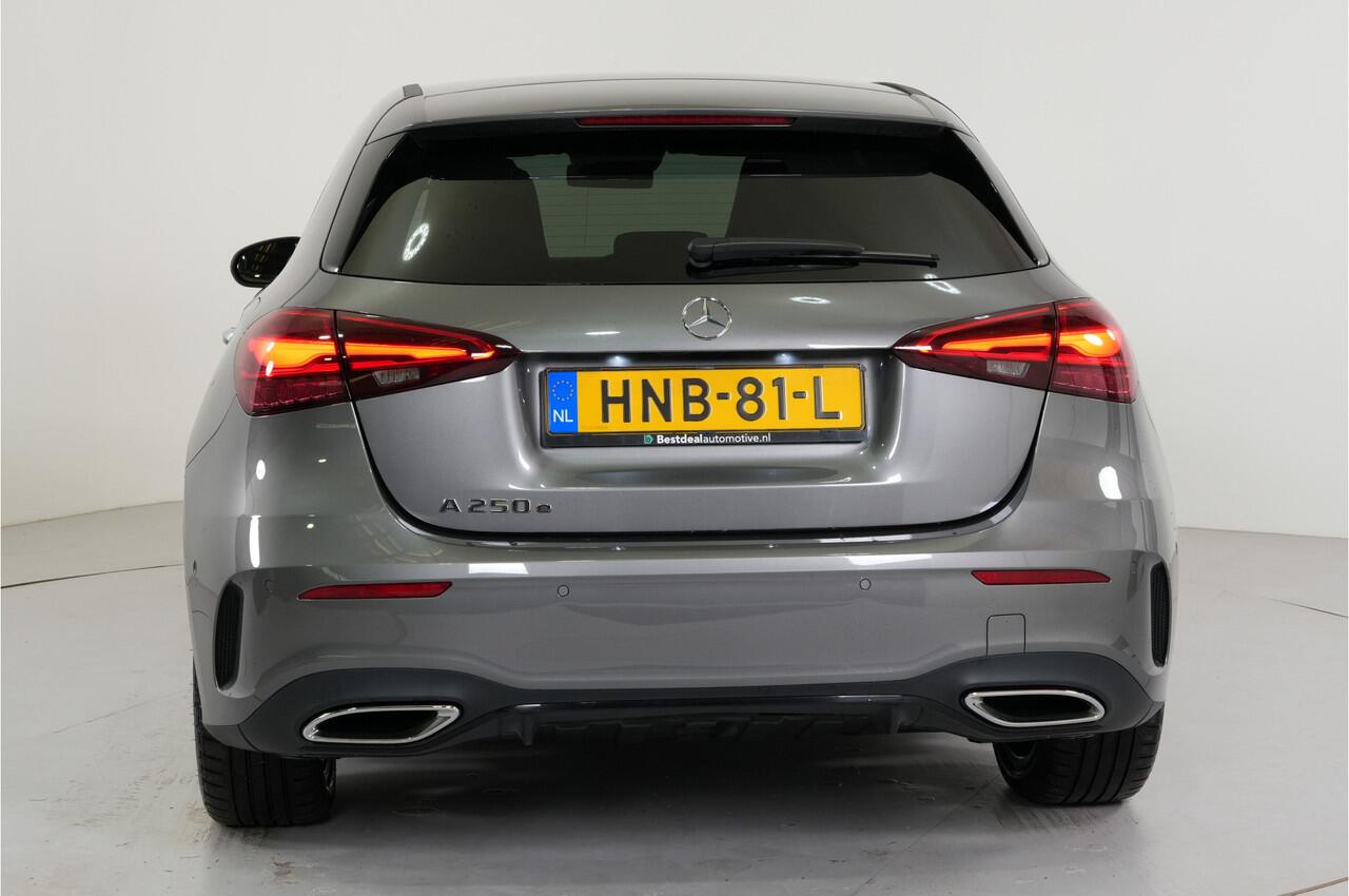 Mercedes-Benz A-KLASSE 250 e AMG Night PHEV 218 pk | Trekhaak | Virtual | Camera | Stl. verw. | Sfeerverl. | Dodehoek |