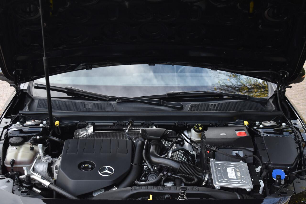 Mercedes-Benz A-KLASSE 200 Business Solution AMG Night 163pk | Pano.dak | Camera | Sfeerverlichting | Virtual cockpit | Carplay | Stoelverwarming | Dodehoekdetectie