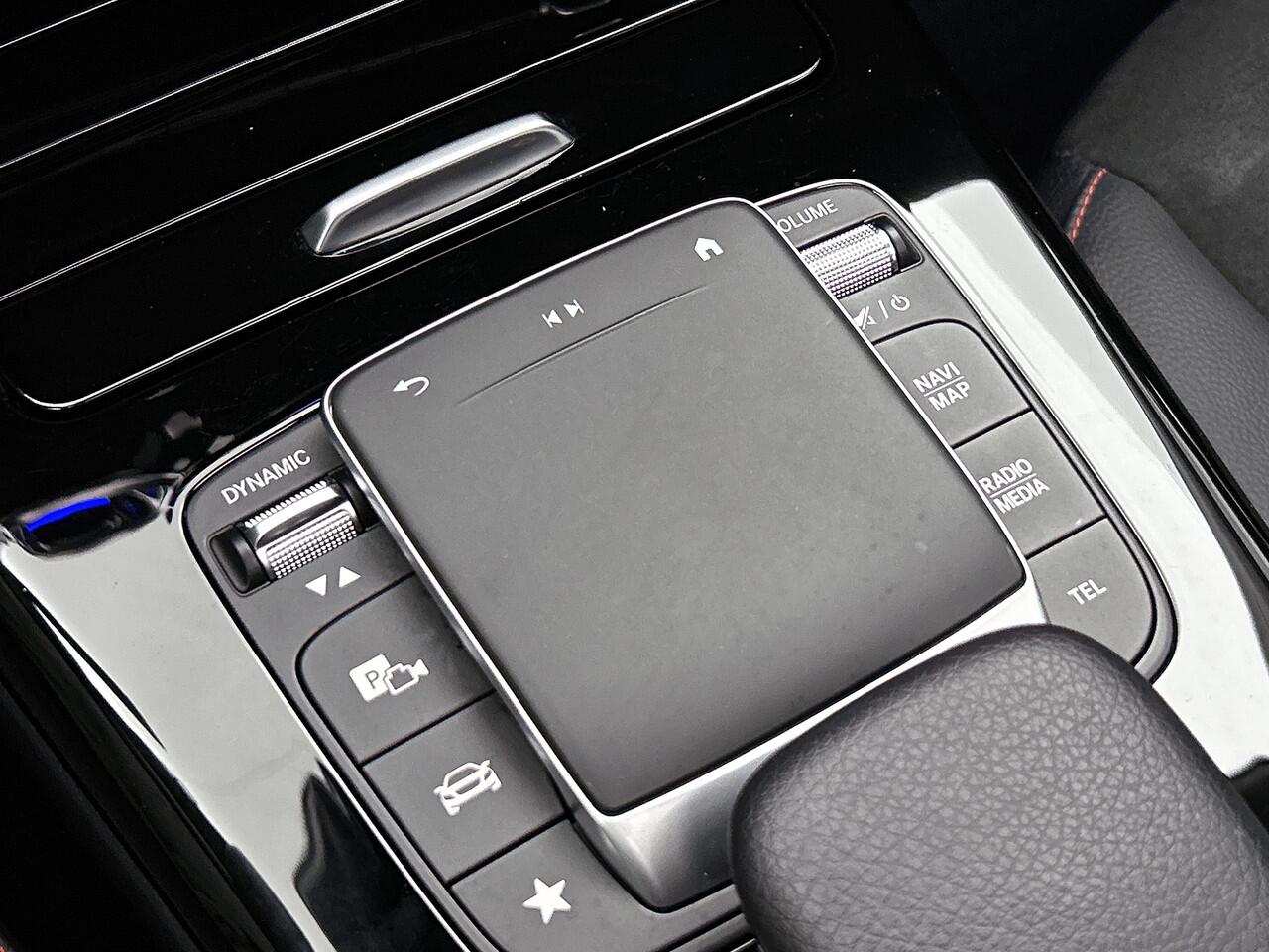 Mercedes-Benz A-KLASSE 250 e Premium Plus | Panoramadak | Achteruitrijcamera | Sfeerverlichting | Apple Carplay | Inclusief 24 maanden MB Certified garantie voor Europa.