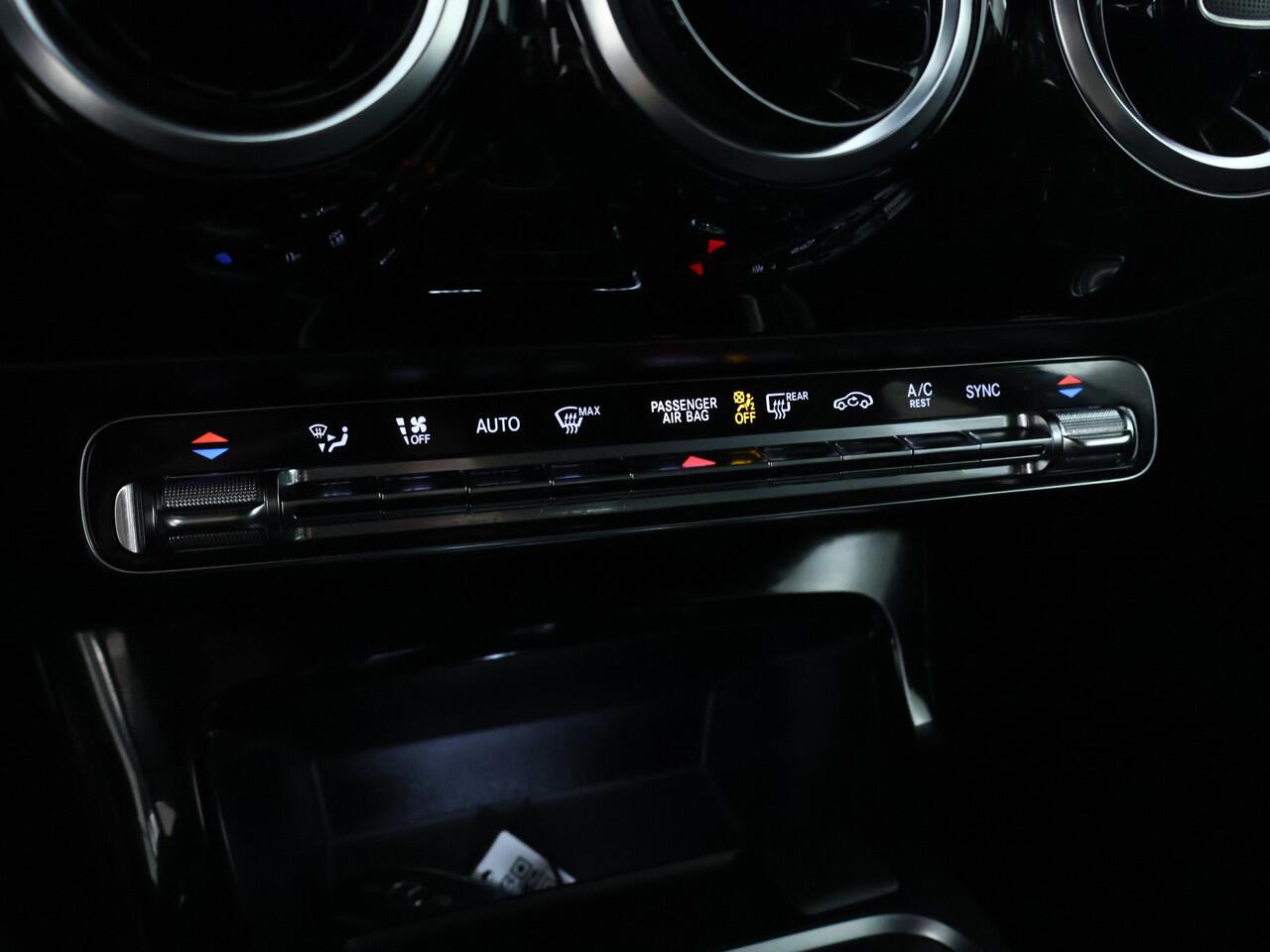 Mercedes-Benz A-KLASSE 160 Business Solution AMG | Parkeerpakket met Camera | Cruise Controle | LED Verlichting | Navigatie | Inclusief 24 maanden Mercedes-Benz Certified garantie voor Europa.