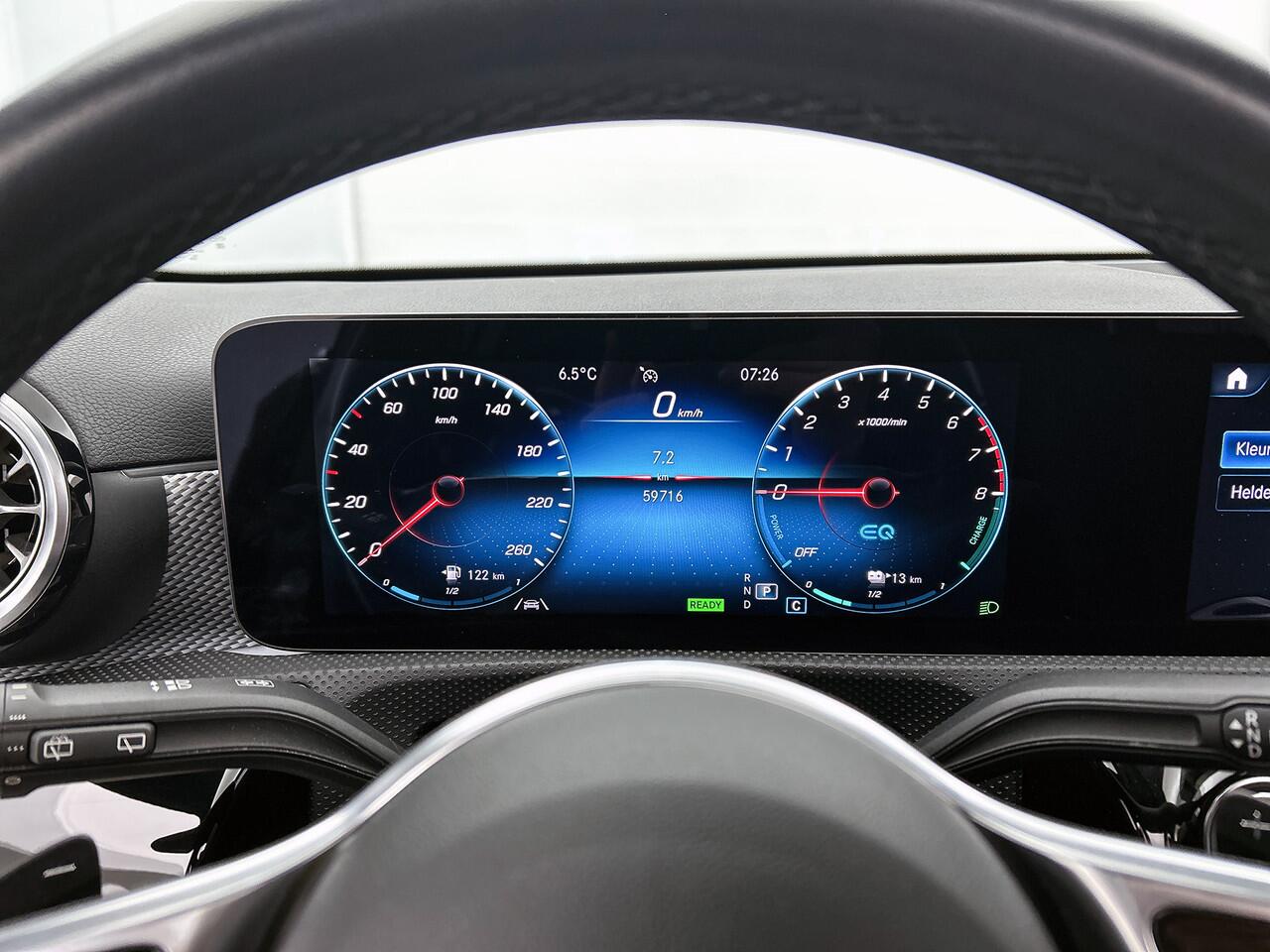 Mercedes-Benz A-KLASSE 250 e Business Solution Luxury Limited Panorama Schuif-Kanteldak | Sfeerverlichting | Achteruitrijcamera | MultiBeam Ledkoplampen | Stoelverwarming. Inclusief 24 maanden MB Certified garantie voor Europa.