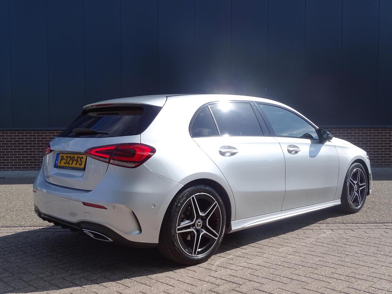 Mercedes-Benz A-KLASSE 180 Business Solution AMG Automaat, Camera, Sfeerverlichting, Navigatie, Multimedia, Airco/ECC, CruiseControl, Leder/Alcantara, Parkeersensoren, LM-velgen