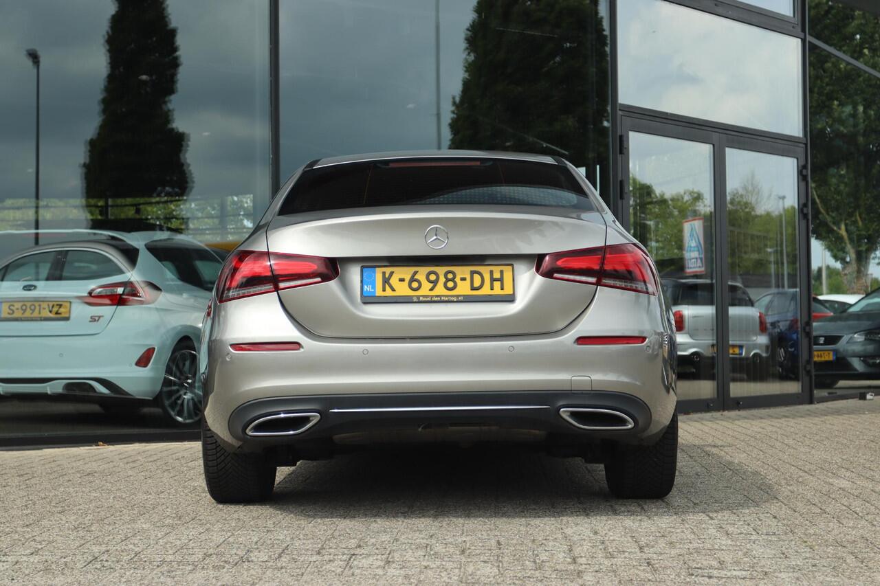 Mercedes-Benz A-KLASSE 180 PREMIUM PLUS | LED | NAVI | TREKHAAK | PDC | STOELVER. | WIDESCREEN