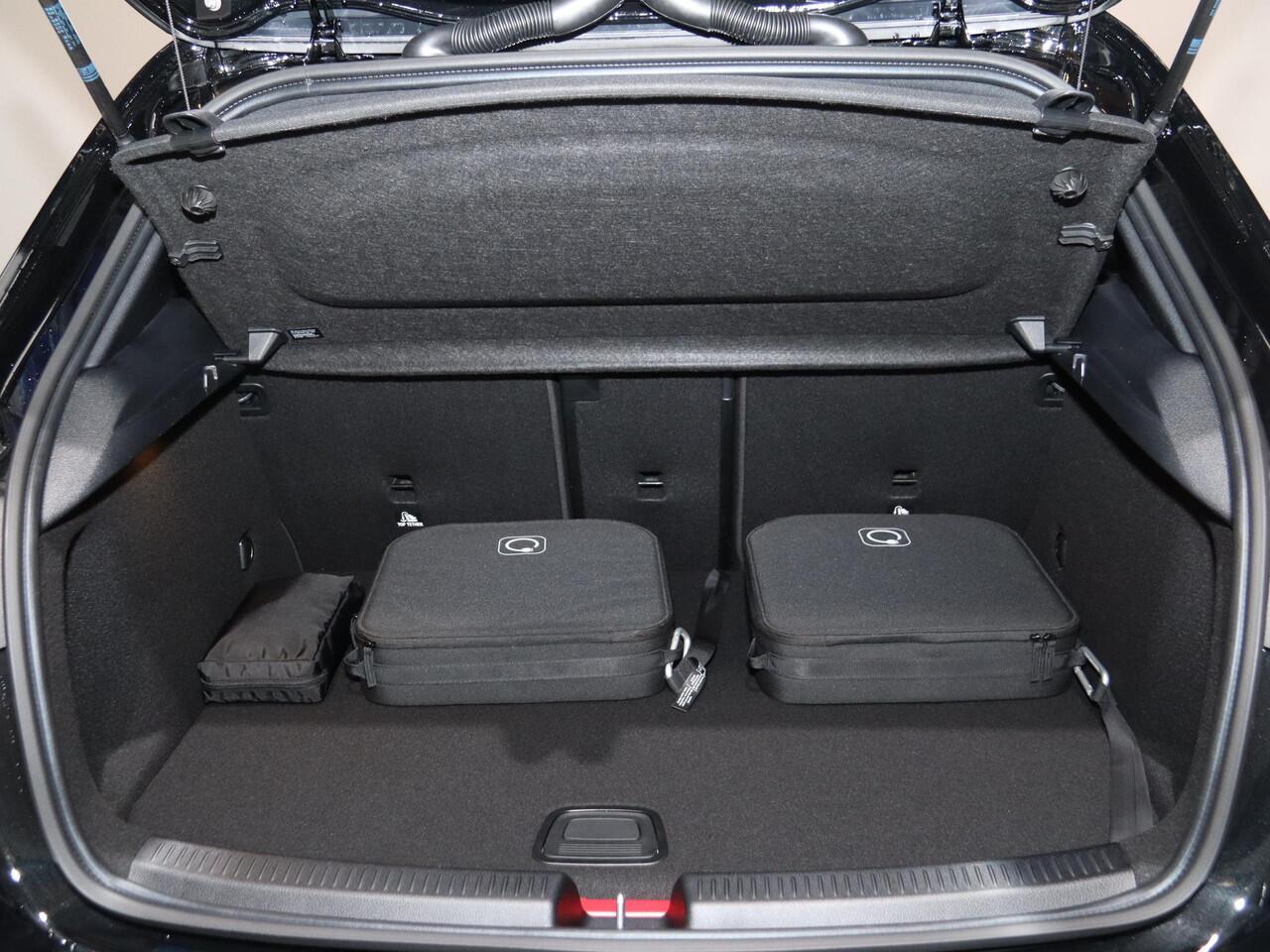 Mercedes-Benz A-KLASSE 250 e Business Solution AMG | Panoramaschuifdak | Premium Plus | 19"AMG-velgen | Head-up display | Dodehoekassistent |