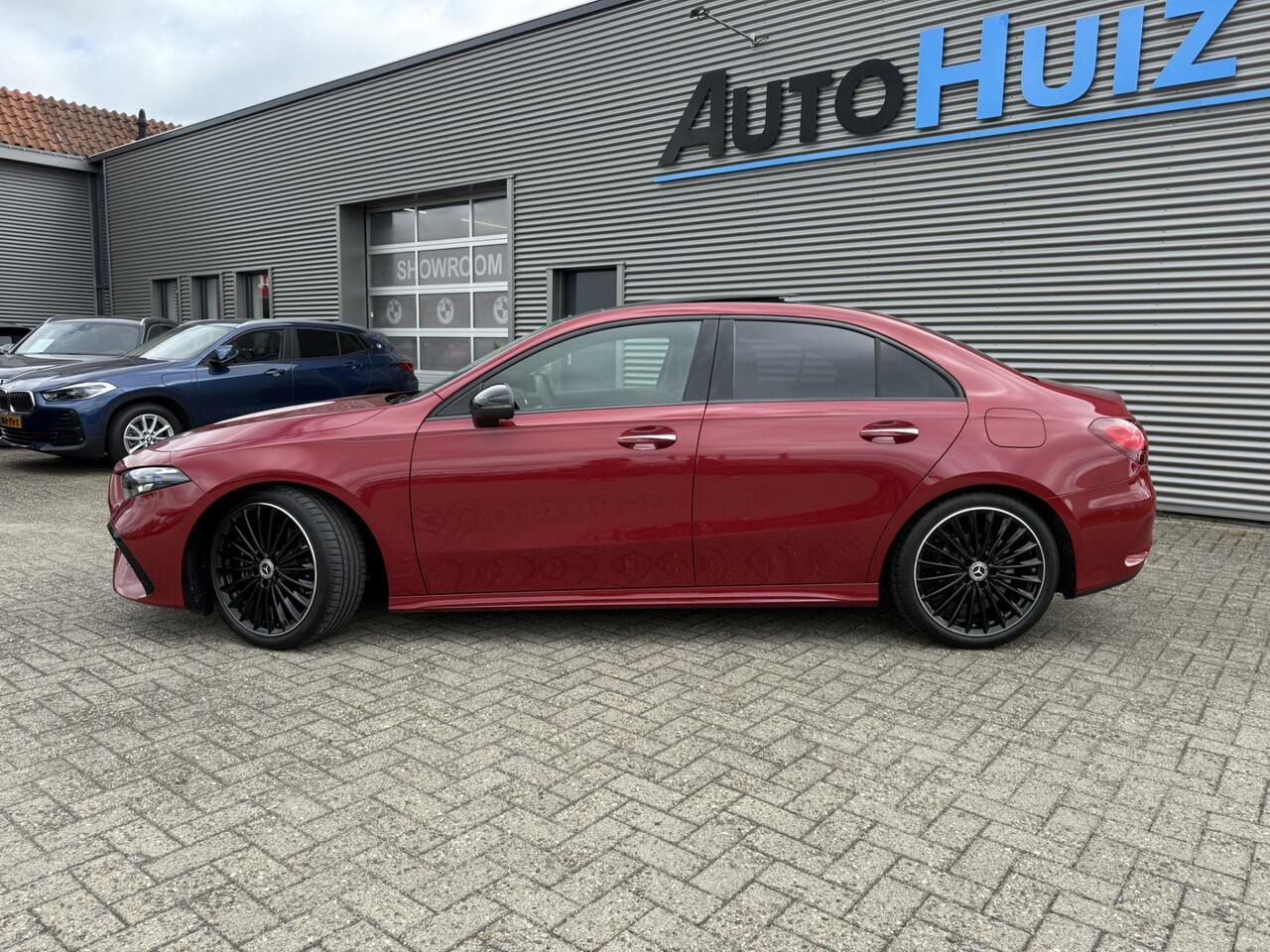 Mercedes-Benz A-KLASSE 180 AMG Line Star Edition 19 Inch Panoramadak Trekhaak Achteruitrijcamera