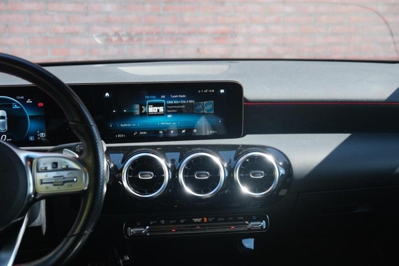 Mercedes-Benz A-KLASSE 200 163pk Aut. Business Solution AMG | Navi | Climate | Cruise | Camera | Stoelverwarming | PDC