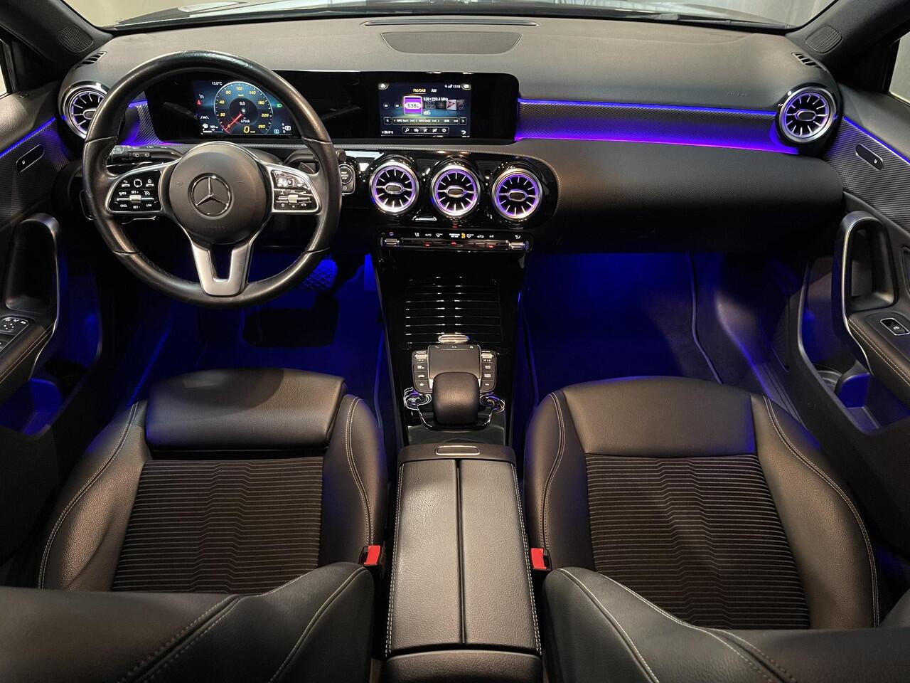 Mercedes-Benz A-KLASSE 180 Advantage 17"/Sfeerverlichting/LED/Climate/Stoelverwarming/Apple Carplay & Android Auto